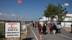 Kuzey Kıbrıs'a hoşgeldiniz yazılı bir tabela
