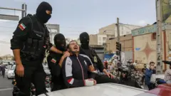 ماموران نقابدار و خشونت در ملاعام؛ انتقاد شدید از 'عادی سازی خشونت علیه بازداشت شدگان'