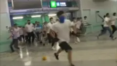 Turba invade estaçãonovibet tem rollovertrem