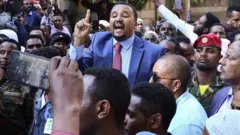 جوار محمد محمولا على الأعناق