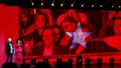 Lula participa de uma reunião com artistas na cidade de São Paulo em 26 de setembro de 2022
