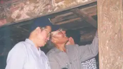 Giáo sư Hà Văn Tấn (trái) và Giáo sư Trần Quốc Vượng
