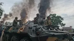 সংঘর্ষের সময় সেনাবাহিনীর টহল