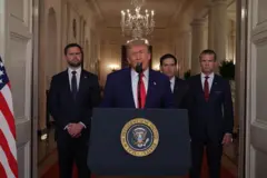 Quyết định bất thường của ông Trump khi để ba cố vấn thân cận đứng bên cạnh trong bài phát biểu quốc gia có thể là một nỗ lực nhằm thể hiện sự đoàn kết trong đảng của mình