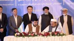 په کابل کې د افغان او ازبک سوداګرو تر منځ د سوداګریزو تړونونو د لاسلیک کولو مراسمو 