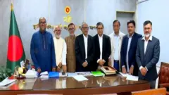 স্থানীয় সরকার মন্ত্রী ও প্রতিমন্ত্রীর সাথে প্রথম দফায় প্রশাসক হিসেবে নিয়োগ পাওয়া ছয় বিএনপি নেতা