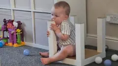 पाइका भएको एक बालक काठ खान खोज्दै