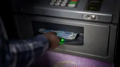 harka namaa ATM keessaa maallaqa baasu