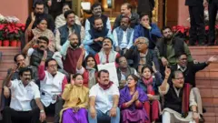 ప్రతిపక్ష ఎంపీలు