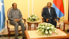 የኤርትራው ፕሬዝደንት ኢሳያስ አፈወርቂ እና የሶማሊያው ፕሬዝደንት ሀሰን ሼክ ሞሐሙድ 