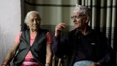 चित्रबहादुर केसी र उनकी श्रीमती।