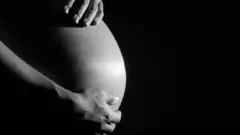 Barriga de uma mulher grávida