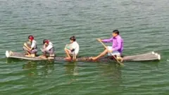 سکول جانے والے بچے