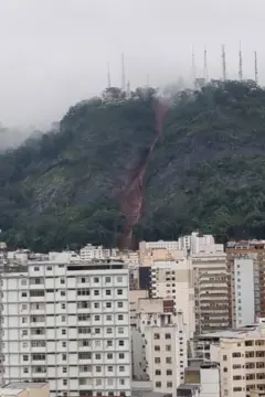 Morro desmorona em Juiz de Fora