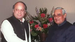 नवाज़ शरीफ़ और अटल बिहारी वाजपेयी