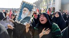 "Un acto cuidadosamente coreografiado y profundamente político": Irán despide al ayatolá Alí Jamenei en medio de amenazas contra EE.UU. e Israel