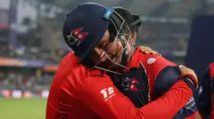 इङ्ग्ल्यान्डसँगको खेलमा पराजित भएपछि नेपाली ब्याटर लोकेश बम दुःखी मुद्रामा, उनलाई सान्त्वना दिँदै