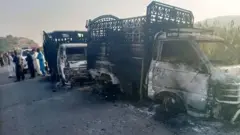 22 பயணிகள் வாகனத்தில் இருந்து இறக்கி கொல்லப்பட்டனர்