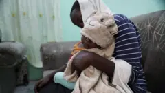 ሐላ (ስሟ ተቀይሯል) በሱዳን የእርስ በእርስ ጦርነቱ ከተጀመረ ጊዜ ጀምሮ በተደጋጋሚ ከተደፈሩ ታዳጊዎች መካከል አንዷ ነች።