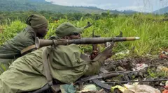 Abagabo babiri bafite imbunda baryamye mu kigunda muri DR Congo