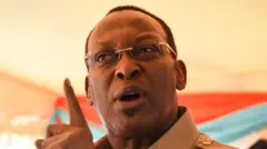 Umukuru w'umugambwe ukomeye utavuga rumwe na reta mur Tanzania,  Chadema,  Freeman Mbowe ari mu kiganiro n'abamenyeshamakuru i Dar  es Salaam, Tanzania - mu kwezi kwa gatatu 2022