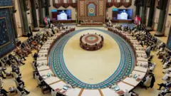 صورة من موقع انعقاد القمة الرابعة والثلاثين للجامعة العربية في بغداد.