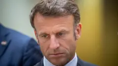 Emmanuel Macron a l'air triste