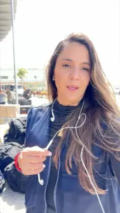 Nicole Kloster, colaboradora de BBC News Mundo, viajó hasta el aeropuerto internacional de Maiquetía en La Guaira.