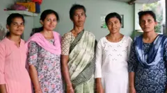 நான்கு மகள்களுடன் தாய் கௌரம்மா 