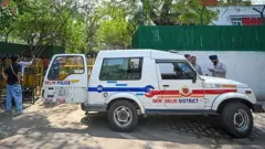 दिल्ली पुलिस वैन