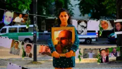 وفا علي مصطفى ابنة أحد المختفين في سوريا