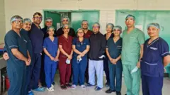 शल्यक्रियामा संलग्न चिकित्सकको समूह