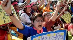 विवाह हा दोन व्यक्तींची भागीदारी आणि नातं असतं, ते चालवण्याची-वाचवण्याची जबाबदारी दोघांवर असते