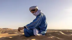 Wani mutum a Hamadar Sahara da ke Afirka