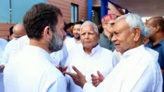राहुल गांधी के साथ लालू और नीतीश