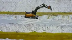 لیتیوم در صحرای آتاکامای شیلی، واقع در "مثلث لیتیوم" استخراج می شود