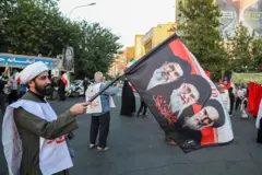 تجمع مخالفان توافق با آمریکا در تهران و مشهد؛‌ «قالیباف، عراقچی، پس خون رهبرم چی؟»