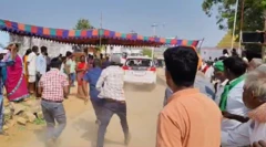 ప్రభుత్వ వాహనాలపై బాధిత రైతుల దాడి