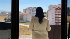 ብባልኮኒ እተማዕዱ ሰበይቲ