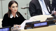 Nazanin Boniadi,, Son Yüzüklerin Efendisi serisinde rol almış bir oyuncu