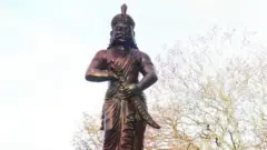 వీరపాండ్య కట్టబొమ్మన్ విగ్రహం