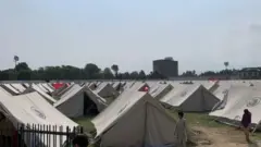 چارواکي وايي، بې ځایه شوي خلک په ښوونځیو او لوبغالو کې ځای پر ځای کړل شوي دي.