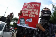 Unjuk rasa mendukung Tempo yang digugat Menteri Pertanian Amran Sulaiman Rp200 miliar.