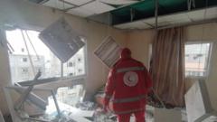 دمار في مستشفى الأمل جراء القصف الإسرائيلي