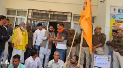 ராஜஸ்தான்: மாணவர்களை முஸ்லிம் மதத்திற்கு மாற்றியதாக ஆசிரியர்கள் மீது குற்றச்சாட்டு - என்ன நடந்தது?