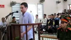 Hồ Duy Hải trong một phiên tòa