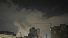 дым над крышами домов