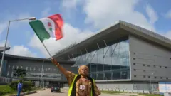 Female protester wey waive NLC flag