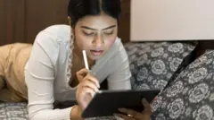 நூல்கள், வாசிப்பு, டிஜிட்டல் சாதனங்கள், குழந்தைகள் 