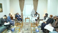 سفیر قزاقستان در کابل در دیدار با وزیر خارجه طالبان